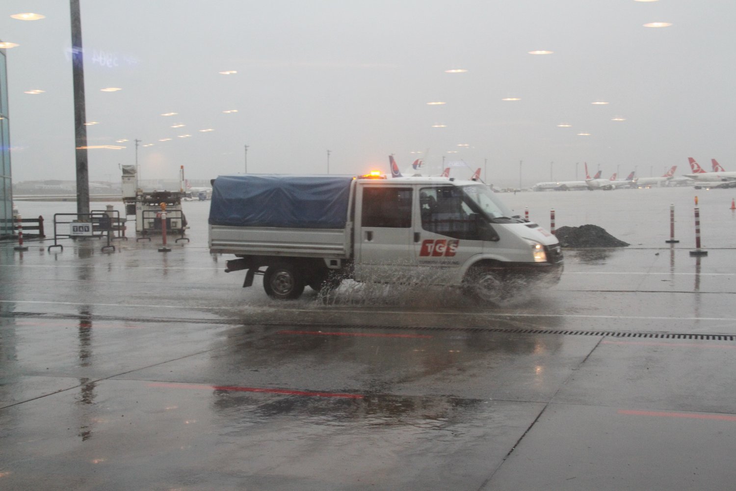 ATATÜRK HAVALİMANI İÇİN ŞİDDETLİ YAĞIŞ UYARISI