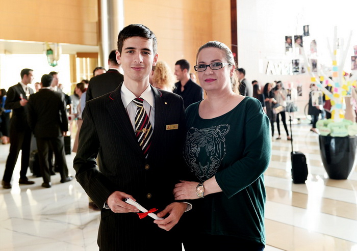 ANA-OĞUL EMİRATES’TE ÇALIŞIYORLAR