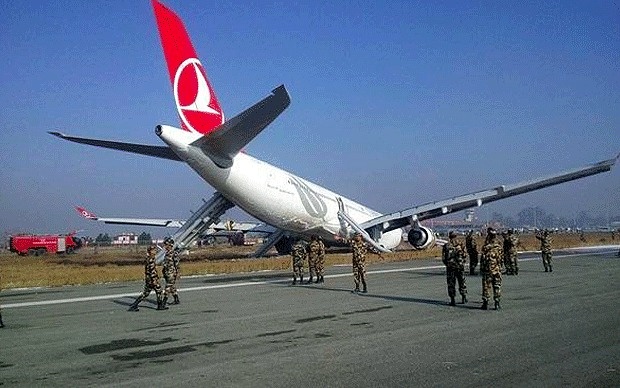 THY’DEN  PİSTTEN ÇIKAN UÇAKLA İLGİLİ AÇIKLAMA !