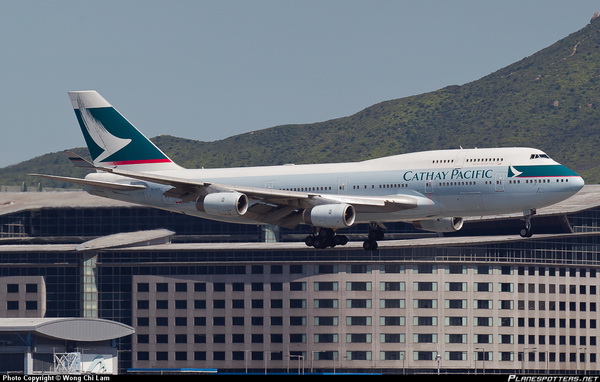 PİLOTUN ÜZERİNDEN BIÇAK ÇIKTI!