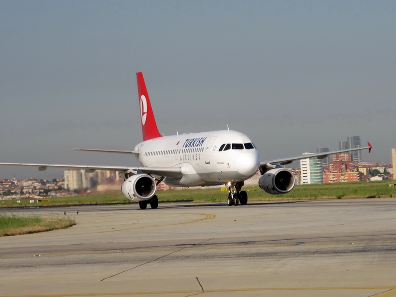 PANİKATAK GEÇİREN YOLCU UÇAĞI GERİ DÖNDÜRDÜ!