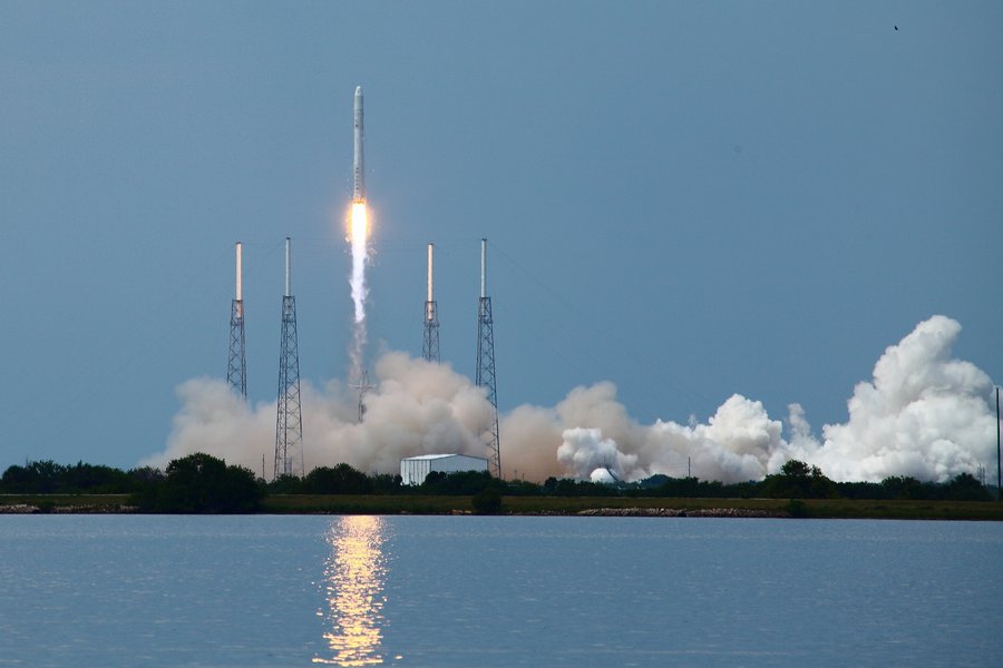 SPACE X FALCON HAVADA İNFİLAK ETTİ ! (VİDEOLU)