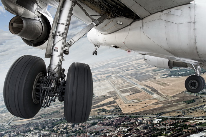 UÇAĞIN İNİŞ TAKIMINDA DONARAK ÖLDÜ !