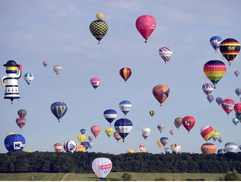 KAPADOKYA’DA BALONLAR ŞEHİTLER İÇİN HAVALANDI!