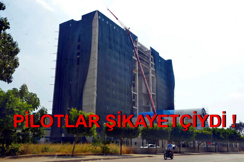 “UÇAK ÇARPAR” DİYE EMNİYET BİNASI YIKILIYOR !