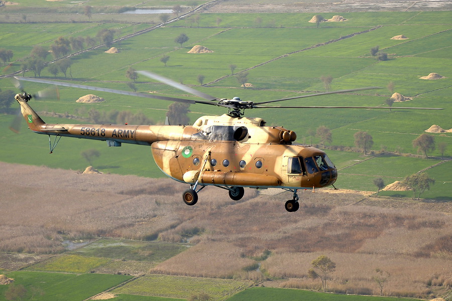 PAKİSTAN’DA HELİKOPTER DÜŞTÜ: 12 ÖLÜ !
