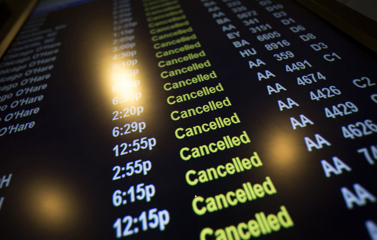 AMERİKA’DA YÜZLERCE UÇAK SEFERİ İPTAL !