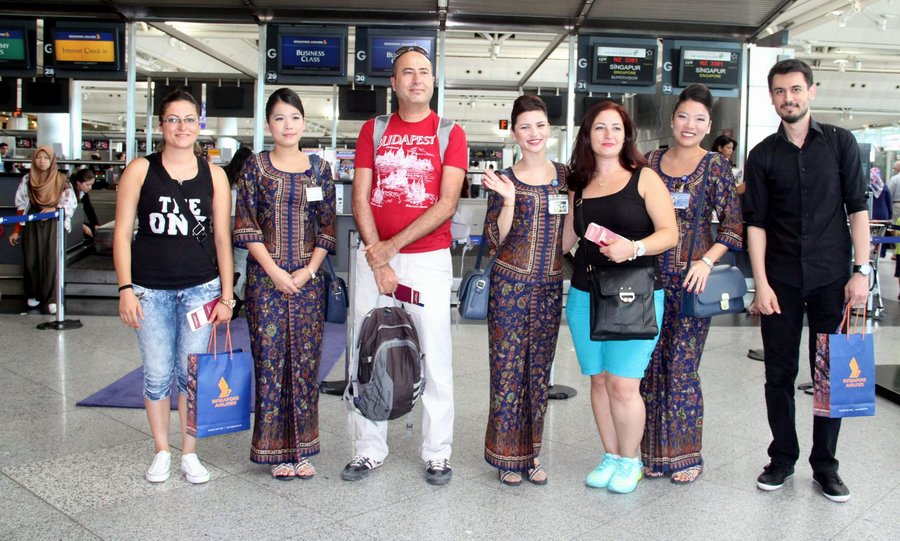 SİNGAPUR AİRLİNES TALİHLİ YOLCULARINI UÇURDU