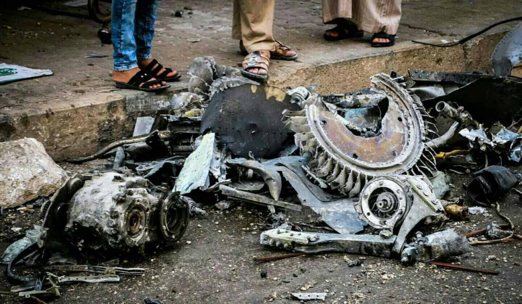 SURIYE'DE SAVAS UCAGI PAZAR YERINE DUSTU. UCAGIN PARCALARI ETRAFA SACILDI. (FOTOGRAF, SURIYE'DEKI YEREL KAYNAKLARDAN ALINMISTIR) FOTO: HATAY, (DHA)