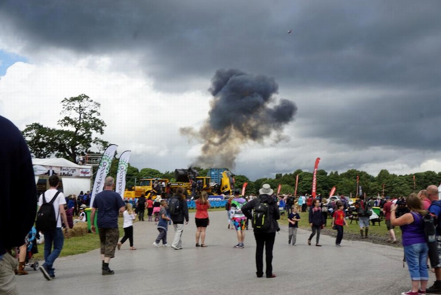 AKROBASİ UÇAĞI DÜŞTÜ !