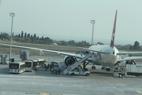 THY UÇAĞI SAHİPSİZ TELEFON YÜZÜNDEN GERİ DÖNDÜ!