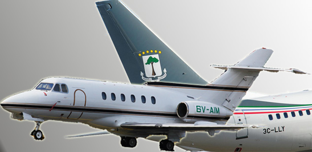 İKİ UÇAK HAVADA ÇARPIŞTI !