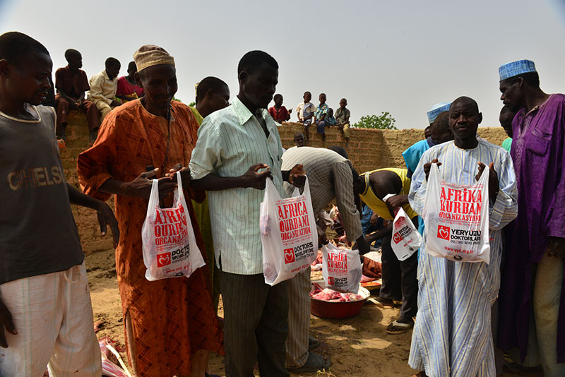 YERYÜZÜ DOKTORLARI’NDAN AFRİKA’YA YARDIM ÇIKARMASI