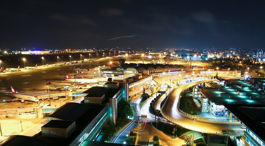 PİSTE GİREN ADAM BÜYÜK PANİK YAŞATTI ! (ÖZEL)