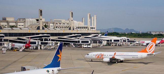 PARİS HAVALİMANINDA İNSANLIK AYIBI!