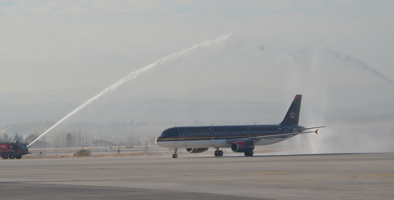 ÜRDÜN HAVA YOLLARI ESENBOĞA’YA UÇTU!
