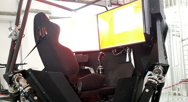 ÖĞRENCİLER UÇAK SİMÜLATÖRÜ YAPTI!