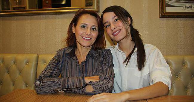 30 YIL SONRA HOSTES ANNESİNİ CANLANDIRDI!