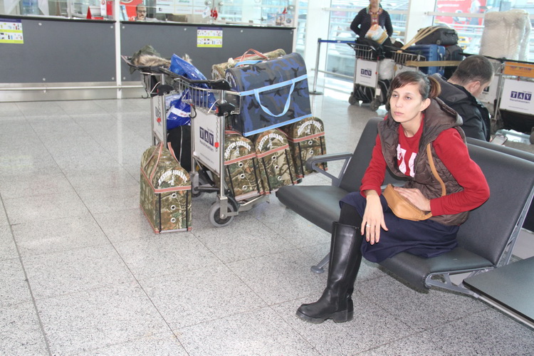 HAVALİMANINDA ÇALIŞANLAR GÜNE HOROZ SESİYLE BAŞLADI!