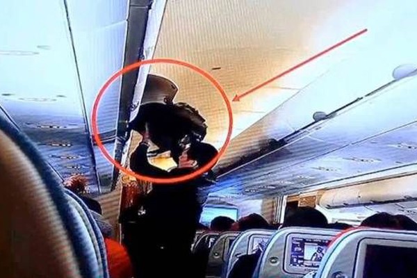 UÇAKTAKİ HIRSIZLIĞI ÇEKTİ, KABİN FARESİNİ YAKALATTI!