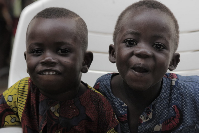 AFRİKALI YETİMLERİN SÜNNET SEVİNCİ!