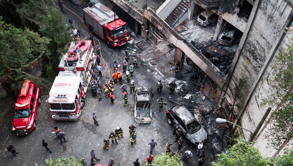 ÜNLÜ CEO’NUN UÇAĞI APARTMANA ÇAKILDI!