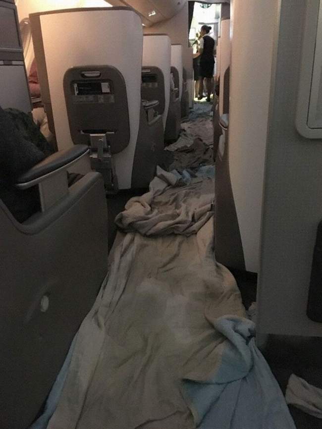 UÇAĞI HAVADA SU BASTI!