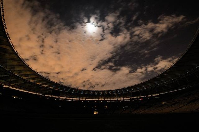 DÜNYA BİR ANDA KARARDI!