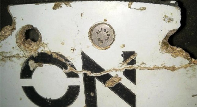 BULUNAN PARÇALAR KAYIP UÇAKLA UYUMLU