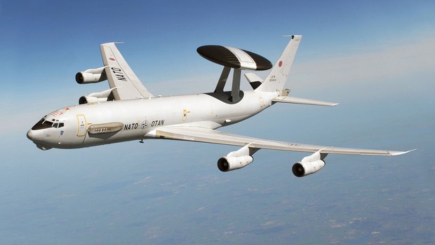 AWACS’LAR TÜRKİYE SINIRINDA UÇACAK