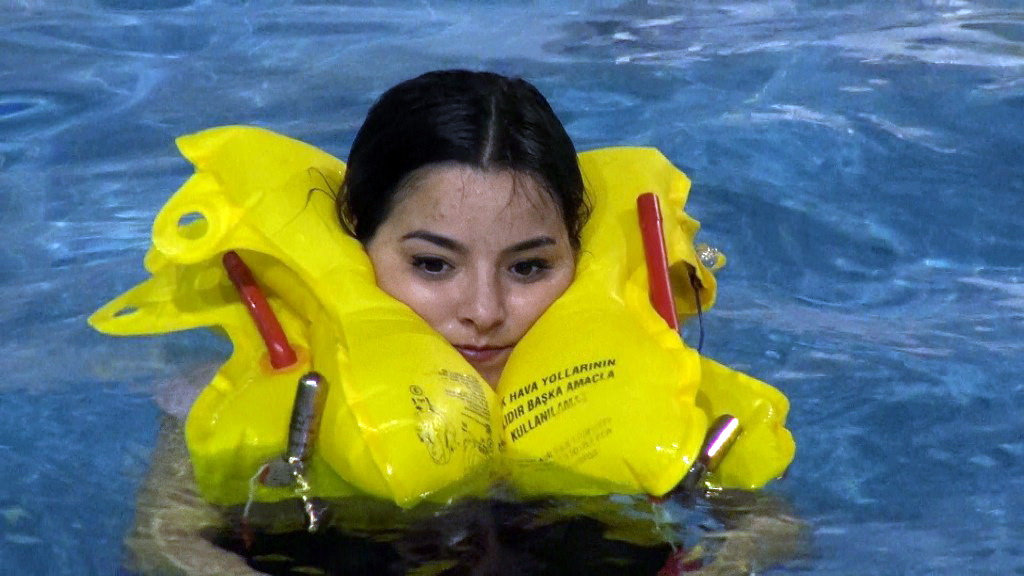 HOSTESLERE KOMANDO EĞİTİMİ (VİDEOLU)