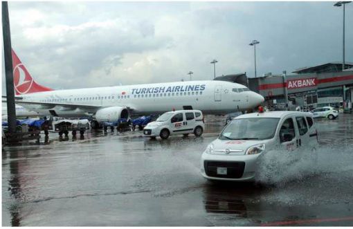YAĞMUR HAVA TRAFİĞİNİ OLUMSUZ ETKİLEDİ