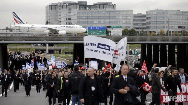 GREV DALGASI AVRUPA HAVA ULAŞIMINI FELÇ ETTİ
