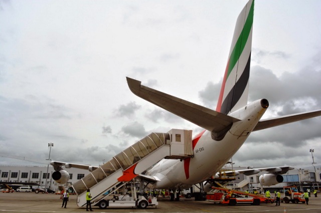 TÜRK YOLCUYU UÇAKTA SOYDULAR!