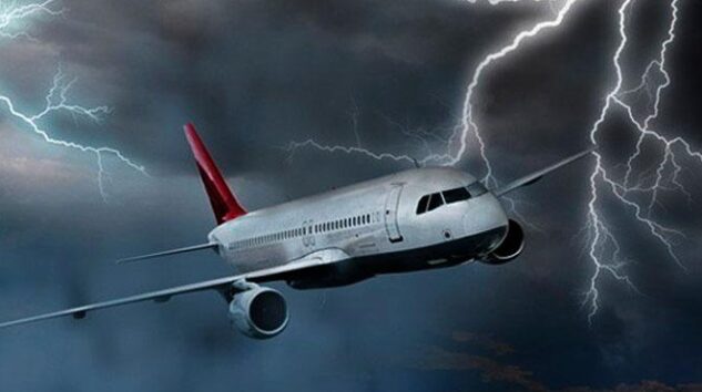 ABD’DE FIRTINA UÇUŞ TRAFİĞİNİ OLUMSUZ ETKİLEDİ