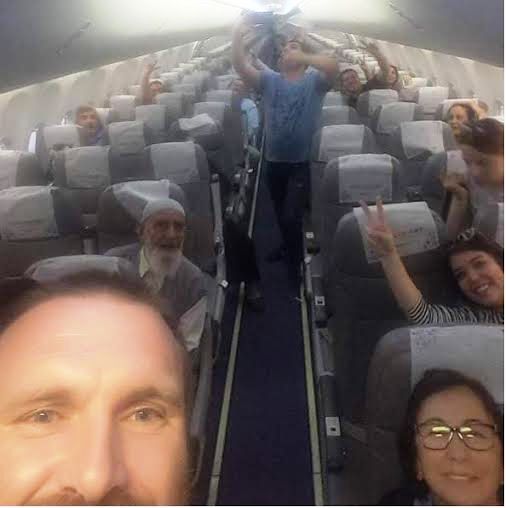 YOLCULAR UÇAKTAN İNMEK İSTEMEDİ!