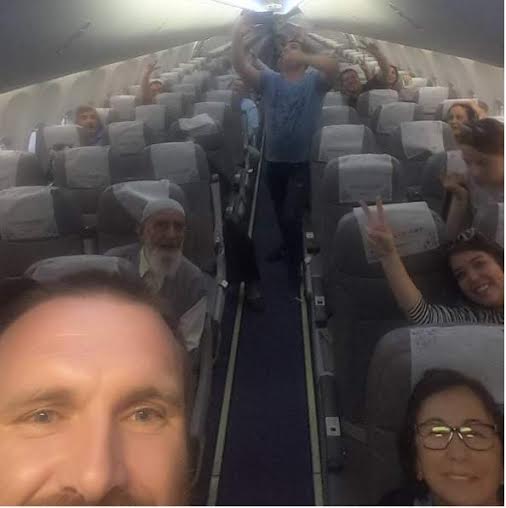 YOLCULAR UÇAKTAN İNMEK İSTEMEDİ!