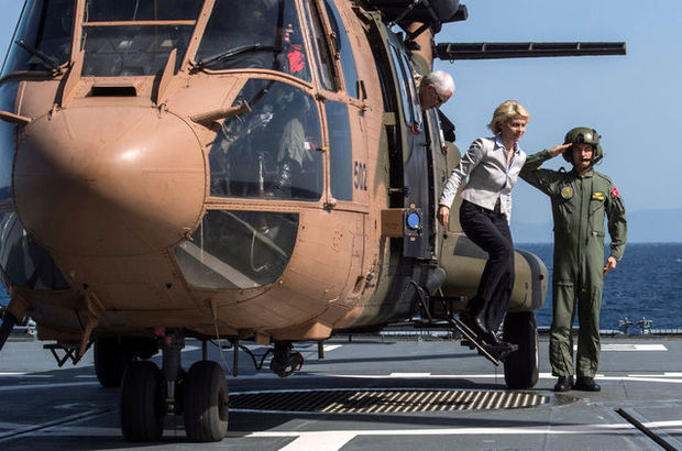 ALMAN BAKANIN HELİKOPTERE BİNMESİ OLAY OLDU