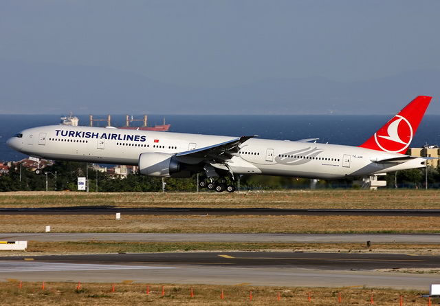 THY’NİN YENİ BOEING 777’Sİ GELDİ