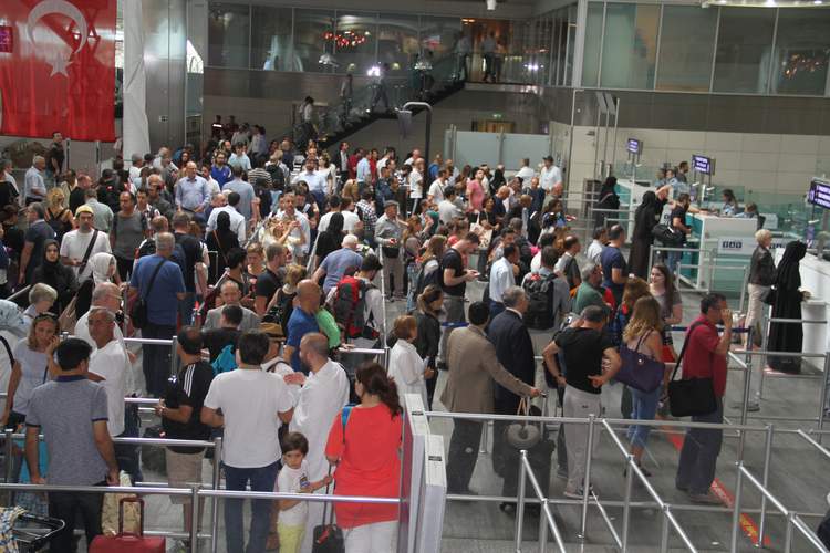 ATATÜRK HAVALİMANINDA YOĞUNLUK BAŞLADI!