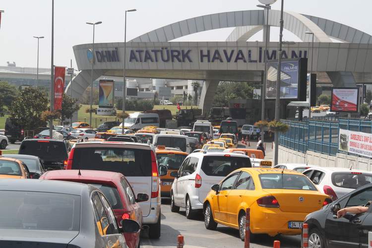 AHL ÇALIŞANI DEVLET BÜYÜKLERİNE HAKARETTEN TUTUKLANDI!