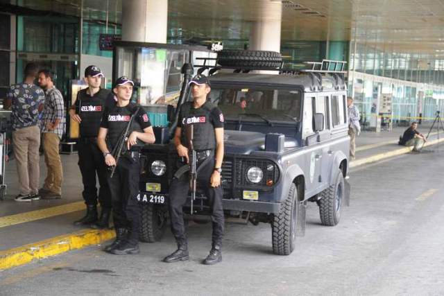 HAVALİMANINA 80 ÇEVİK KUVVET POLİSİ ATANDI