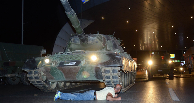 TANKIN ÖNÜNE YATAN ADAMIN SONU NE OLDU?