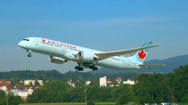 AIR CANADA UÇAĞI ACİL İNDİ!