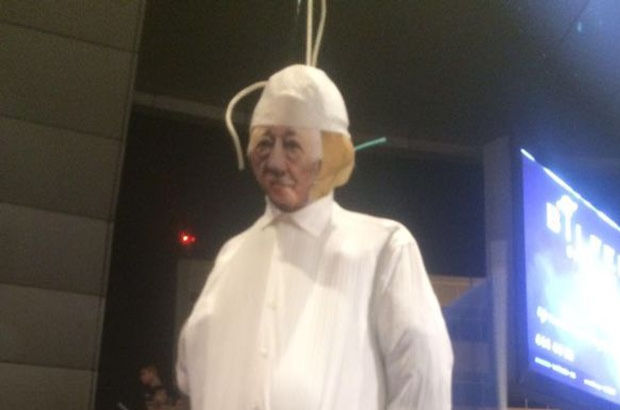 FETULLAH GÜLEN’İN MAKETİNİ ASTILAR!