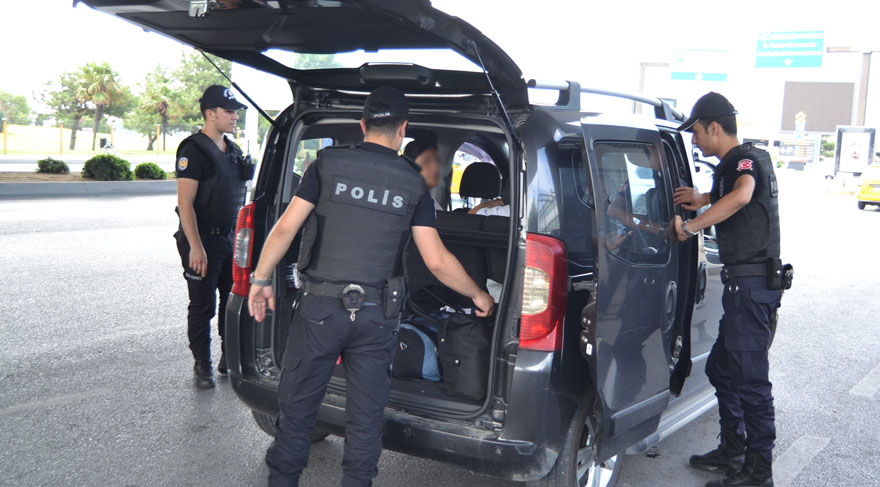 HAVALİMANLARI GİRİŞİNDE ARAÇLAR DA ARANACAK