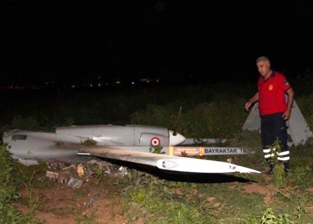 “BAYRAKTAR” BİBER TARLASINA ACİL İNDİ