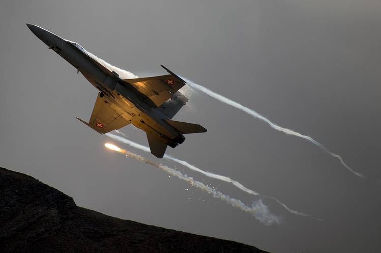 KAYIP UÇAKTAN KARA HABER!