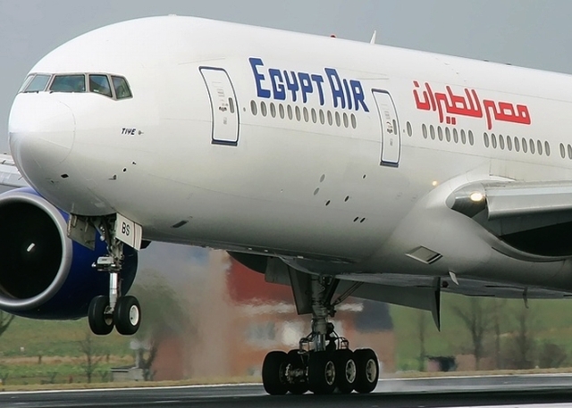 MISIR UÇAĞI ACİL İNDİ!