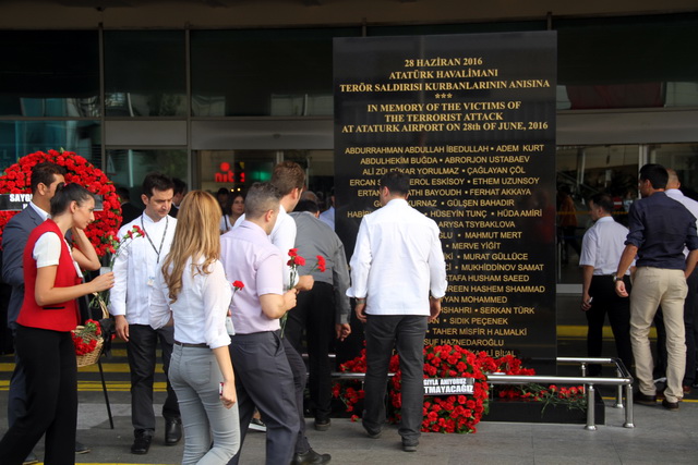 ATATÜRK HAVALİMANI’NDA YİTİRİLEN CANLARA ANIT